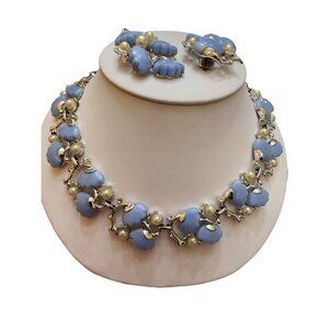 Vintage Thermoset Floral Necklace & Clip-On Earrings Demi Parure Set (A2290)